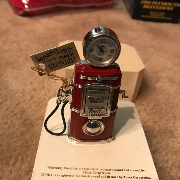 Waterbury Vintage Collectible Gas Pump Mini Clock by Timex - Picture 4 of 6